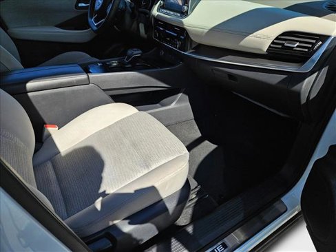Used 2022 Nissan Rogue SV image 19