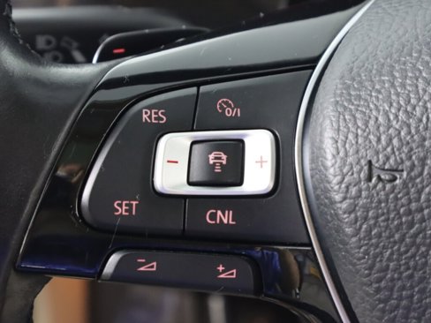 Used 2019 Volkswagen Passat 2.0T SE R-Line image 12