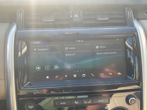 Used 2017 Land Rover Discovery HSE image 10