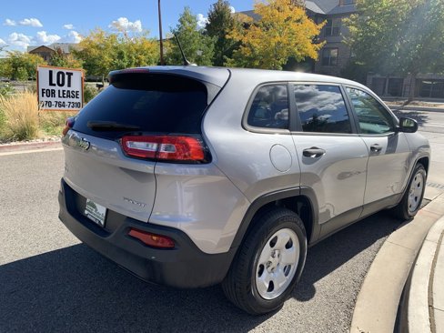 Used 2016 Jeep Cherokee Sport w/ Cold Weather Group image 10