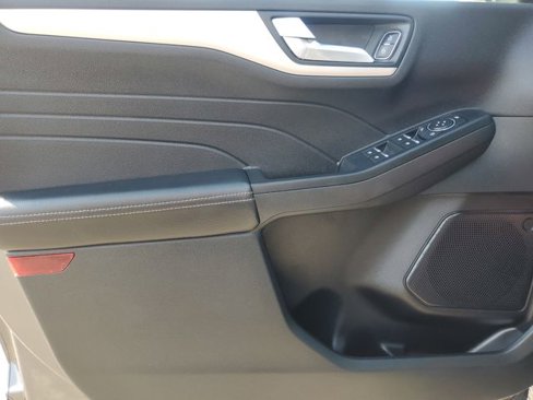 Used 2022 Ford Escape SEL image 11