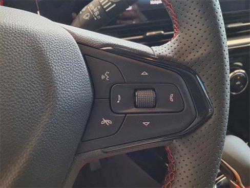 New 2025 Chevrolet Trax RS w/ Sunroof Package image 25