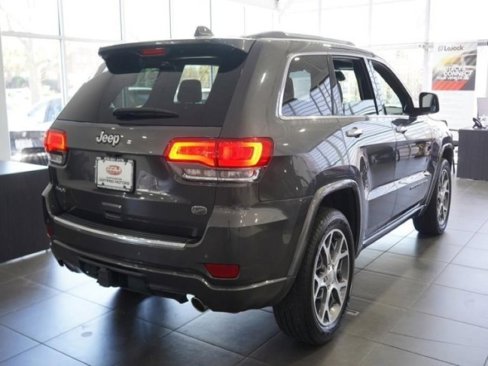 Used 2019 Jeep Grand Cherokee Overland image 3