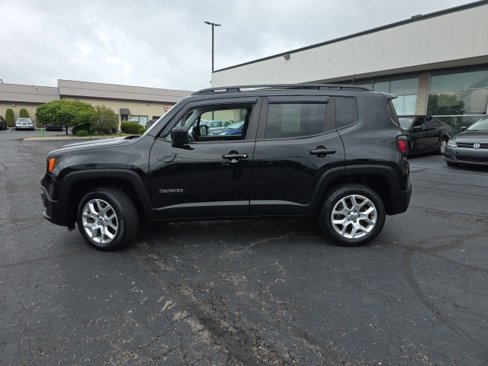 Used 2018 Jeep Renegade Latitude w/ Cold Weather Group image 3