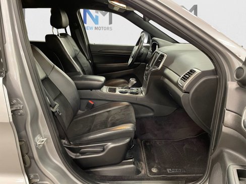 Used 2017 Jeep Grand Cherokee Altitude image 15