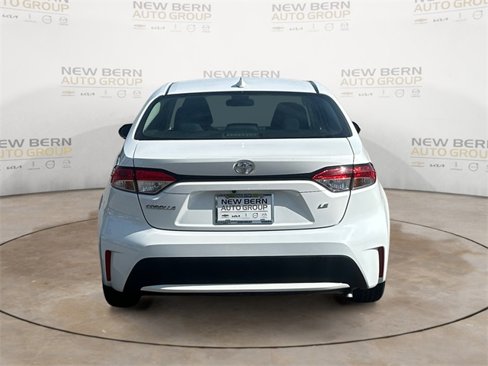 Used 2021 Toyota Corolla LE image 4