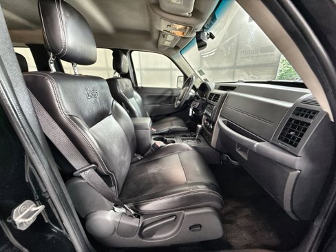Used 2012 Jeep Liberty Sport image 25