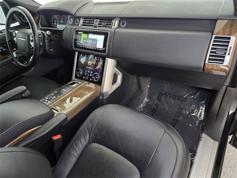 Used 2018 Land Rover Range Rover HSE image 18