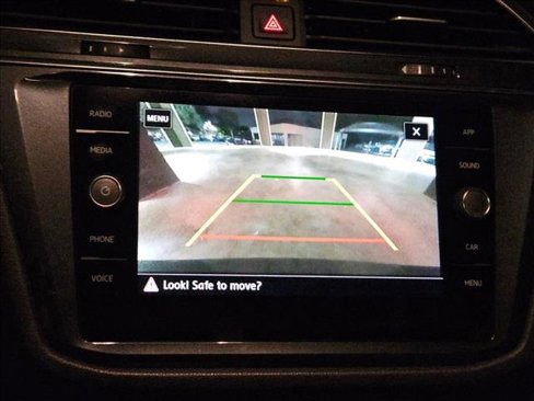 Used 2019 Volkswagen Tiguan SE image 17