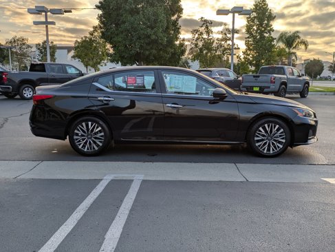 Used 2024 Nissan Altima 2.5 SV image 5