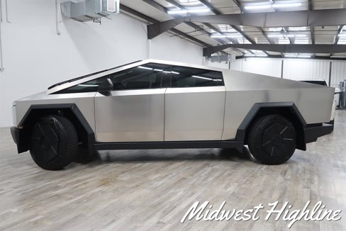 Used 2025 Tesla Cybertruck AWD Crew Cab image 5