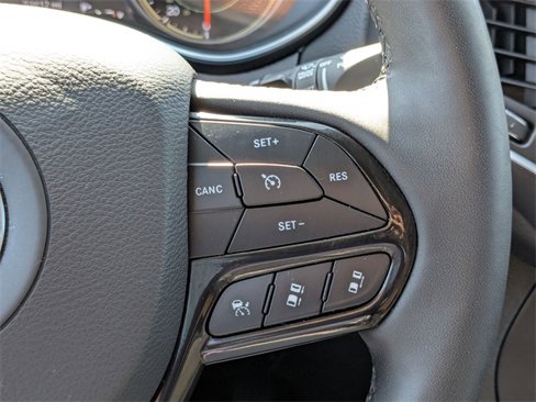 Used 2023 Jeep Cherokee Altitude Lux image 20