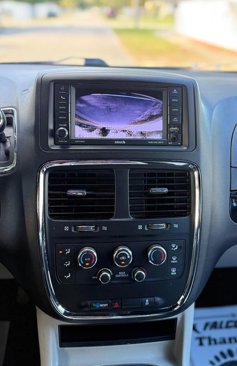 Used 2020 Dodge Grand Caravan SXT image 14
