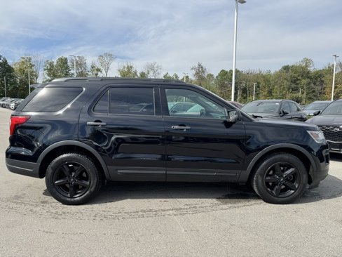 Used 2018 Ford Explorer FWD image 2