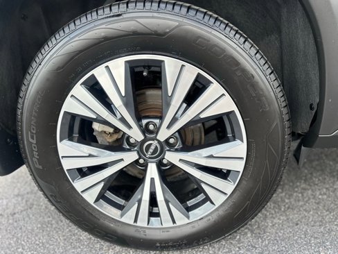 Used 2022 Nissan Rogue SV image 11