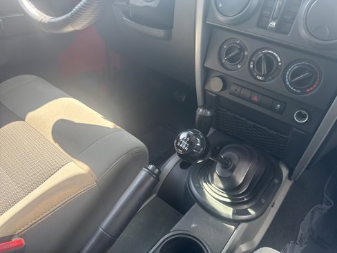 Used 2010 Jeep Wrangler Unlimited Sport image 7