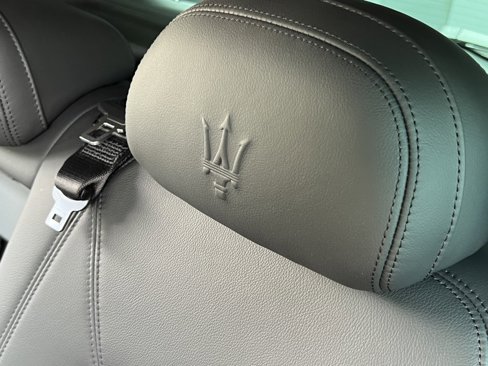 Used 2018 Maserati Levante image 32