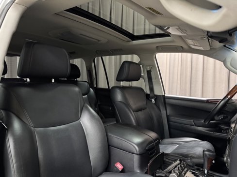 Used 2011 Lexus LX 570 4WD image 11