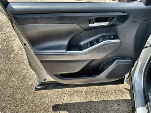 Used 2020 Toyota Highlander XLE image 21