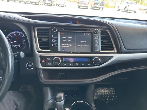 Used 2019 Toyota Highlander XLE image 16
