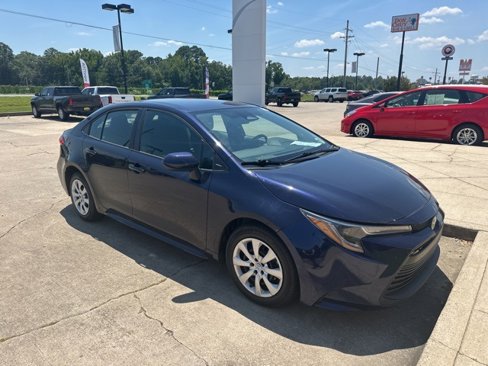 Used 2023 Toyota Corolla LE image 3