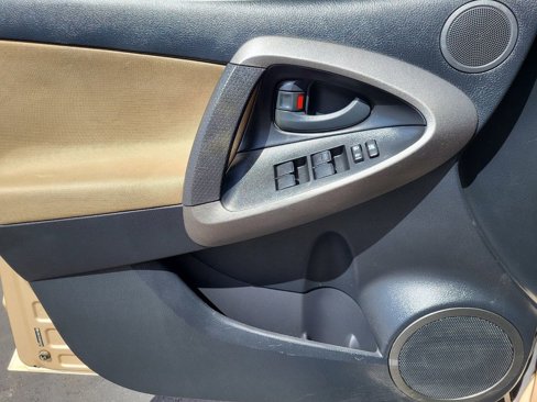 Used 2011 Toyota RAV4 4WD image 10