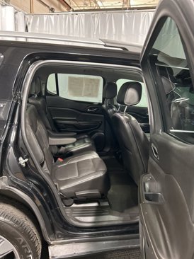 Used 2017 GMC Acadia SLT image 16