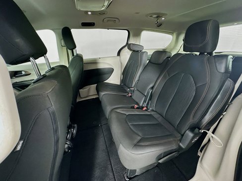Certified 2018 Chrysler Pacifica Touring Plus w/ Tire & Wheel Group image 32