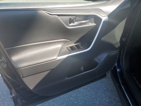 Used 2020 Toyota RAV4 XLE image 10