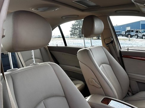 Used 2009 Mercedes-Benz E 350 4MATIC Sedan image 26