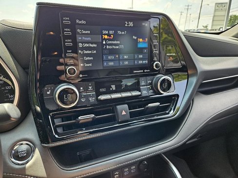 Used 2022 Toyota Highlander XSE image 16