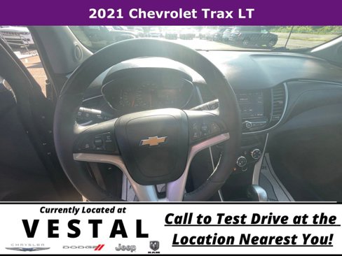 Used 2021 Chevrolet Trax LT w/ LT Convenience Package image 18