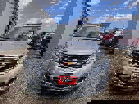 Used 2015 Chevrolet Traverse LT w/ Style and Technology Package image 3