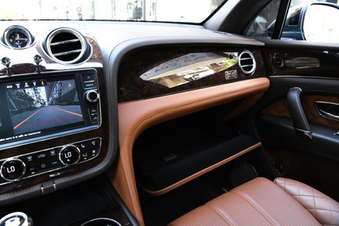 Used 2017 Bentley Bentayga image 18