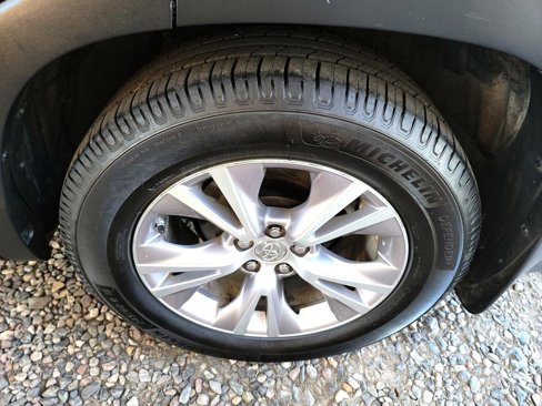 Used 2015 Toyota Highlander LE image 37