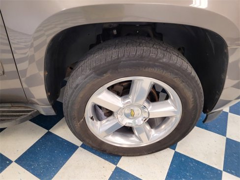 Used 2012 Chevrolet Suburban LTZ image 17