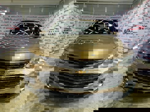 Used 2018 Chevrolet Malibu LT image 2