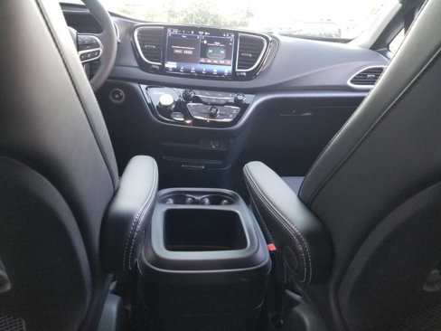 New 2026 Chrysler Voyager LX image 10