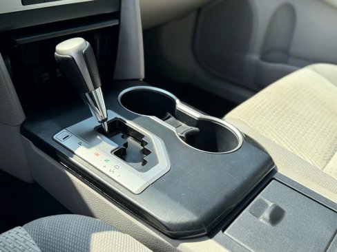 Used 2012 Toyota Camry L image 15