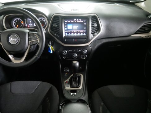 Used 2016 Jeep Cherokee Latitude w/ Cold Weather Group image 10