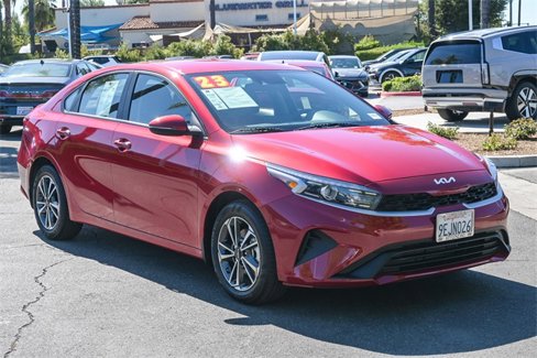 Used 2023 Kia Forte LXS w/ LXS Technology Package image 3