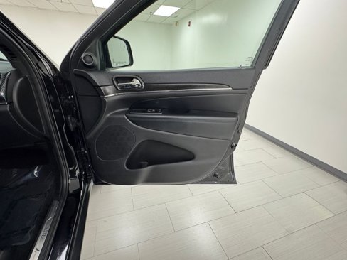 Used 2018 Jeep Grand Cherokee Limited image 13