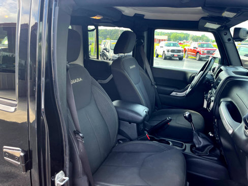 Used 2016 Jeep Wrangler Unlimited Sahara w/ Connectivity Group image 30