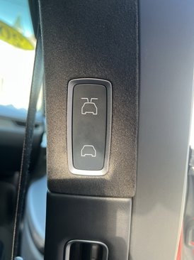 Used 2018 Tesla Model X image 20