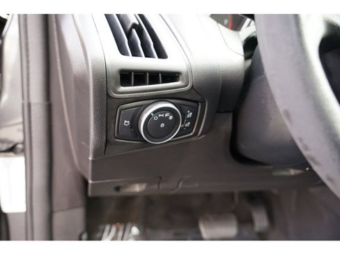 Used 2018 Ford Focus SE image 17