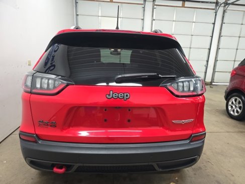 Used 2019 Jeep Cherokee Trailhawk w/ Cold Weather Group image 12