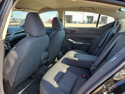 Used 2024 Nissan Altima 2.5 SV image 9
