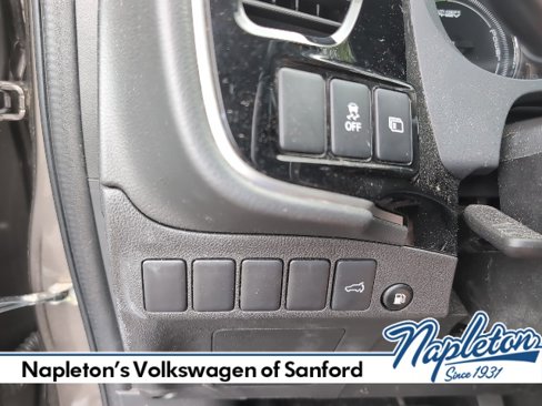Used 2018 Mitsubishi Outlander SEL image 18
