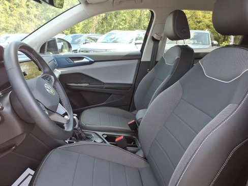 Certified 2024 Volkswagen Taos SE image 15