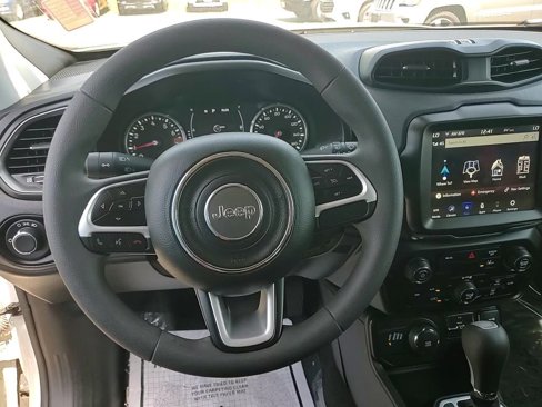 Used 2023 Jeep Renegade Latitude image 22